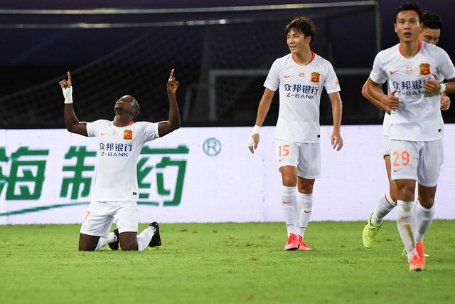 吹杨缺阵老鹰险胜绿军 斯波大失误热火负活塞